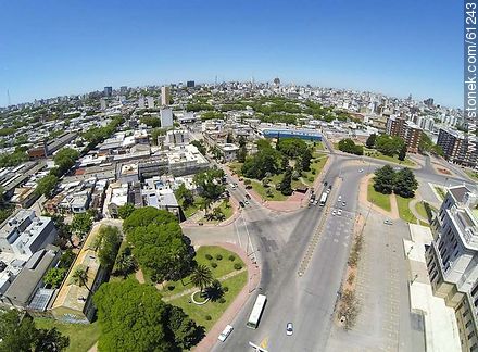 Foto aérea de la Avenida de las Leyes. Fernández Crespo - Departamento de Montevideo - URUGUAY. Foto No. 61243