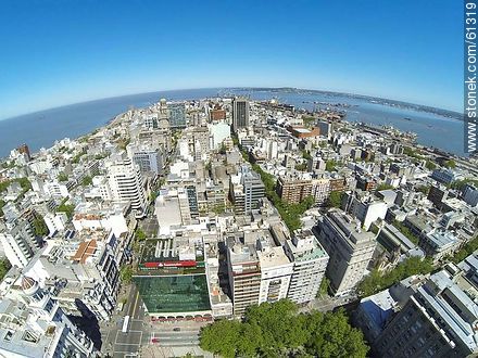 Azoteas de los edificios de la Av. 18 de Julio hacia la Ciudad Vieja - Departamento de Montevideo - URUGUAY. Foto No. 61319