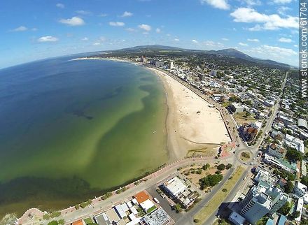 Foto aérea de la rambla, playa y Av. Piria - Departamento de Maldonado - URUGUAY. Foto No. 61704