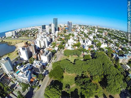 Foto aérea de la calle Miguel Grau y la plaza Ituzaingó - Departamento de Montevideo - URUGUAY. Foto No. 61744