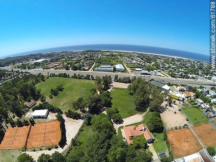 Vista aérea del Club Alemán y la Av. Giannattasio - Departamento de Canelones - URUGUAY. Foto No. 61788