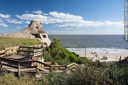 The stone eagle. Steps to the beach - Department of Canelones - URUGUAY. Photo #61897