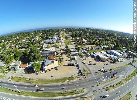 Foto aérea de la entrada al balneario Salinas desde la ruta Interbalnearia - Departamento de Maldonado - URUGUAY. Foto No. 62390