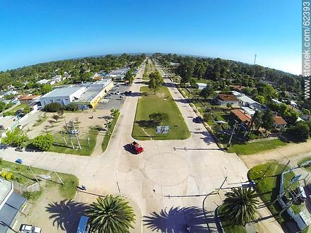 Vista aérea de la Avenida Julieta - Departamento de Canelones - URUGUAY. Foto No. 62393