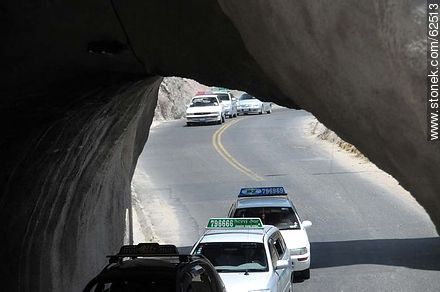 Túneles cortos de la ruta por debajo de los cerros - Bolivia - Otros AMÉRICA del SUR. Foto No. 62513