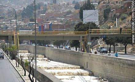 Vista desde la Avenida Costanera. Canalización de aguas - Bolivia - Otros AMÉRICA del SUR. Foto No. 62566