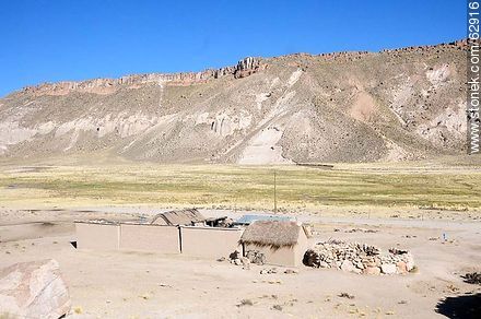 Caserío al pie de los cerros - Bolivia - Otros AMÉRICA del SUR. Foto No. 62916