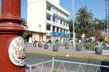 Columna con escudo de la ciudad - Perú - Otros AMÉRICA del SUR. Foto No. 63181