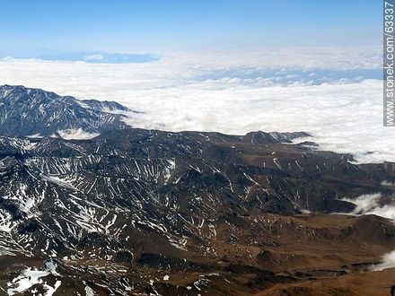 La Cordillera de los Andes con picos nevados en un mar de nubes - Chile - Otros AMÉRICA del SUR. Foto No. 63337