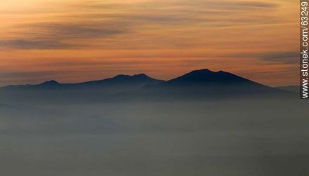 Cordillera de los Andes en el amanecer entre las nubes - Chile - Otros AMÉRICA del SUR. Foto No. 63249