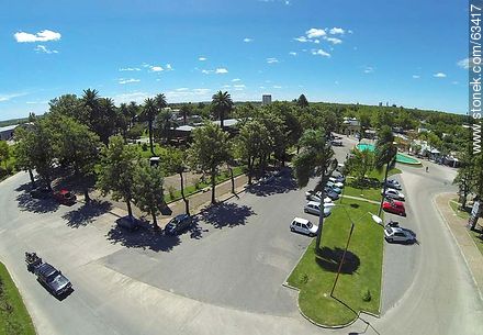 Terminal de Ómnibus. Estacionamiento de automóviles y salida de buses. Foto aérea - Departamento de Durazno - URUGUAY. Foto No. 63417