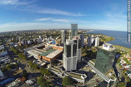 Vista aérea de las torres del World Trade Center y el Montevideo Shopping Center - Departamento de Montevideo - URUGUAY. Foto No. 63433