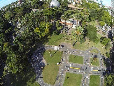 Foto aérea del área didáctica escolar en el tránsito - Departamento de Montevideo - URUGUAY. Foto No. 63565