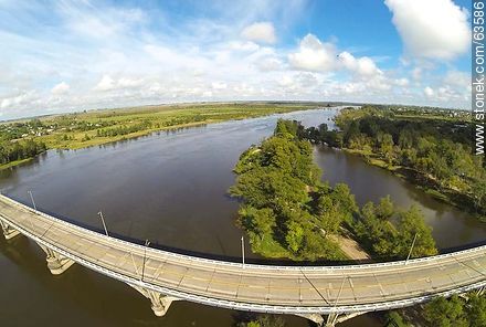 Foto aérea del puente en Ruta 5 sobre el Río Negro - Departamento de Tacuarembó - URUGUAY. Foto No. 63586