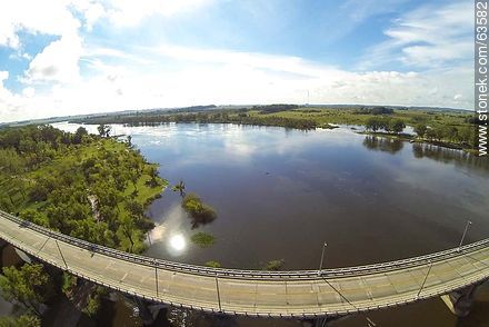 Foto aérea del puente en Ruta 5 sobre el Río Negro -  - URUGUAY. Foto No. 63582