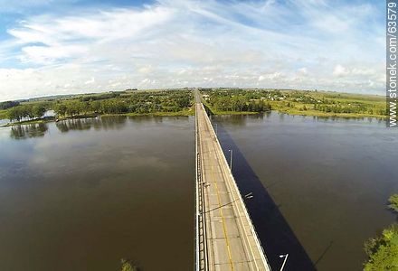 Foto aérea del puente en Ruta 5 sobre el Río Negro. Vista hacia Durazno -  - URUGUAY. Foto No. 63579