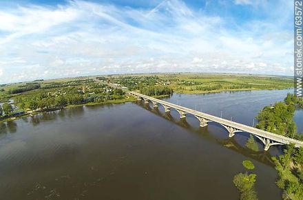 Foto aérea del puente en Ruta 5 sobre el Río Negro - Departamento de Tacuarembó - URUGUAY. Foto No. 63572