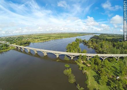 Foto aérea del puente en Ruta 5 sobre el Río Negro -  - URUGUAY. Foto No. 63571