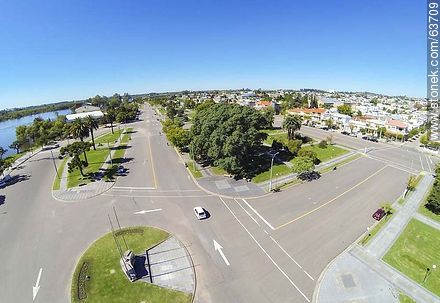 Foto aérea de la rambla de Mercedes - Departamento de Soriano - URUGUAY. Foto No. 63709