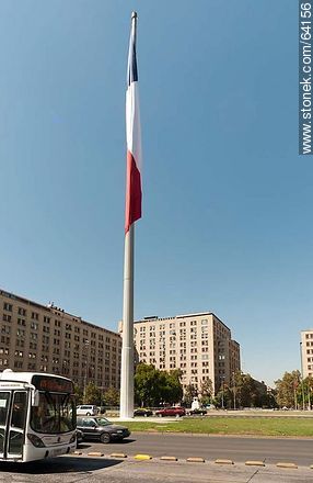 Chilean flag in front of the Palacio de la Moneda - Chile - Others in SOUTH AMERICA. Photo #64156