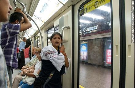 Metro de Santiago. Interior de un vagón - Chile - Otros AMÉRICA del SUR. Foto No. 64180