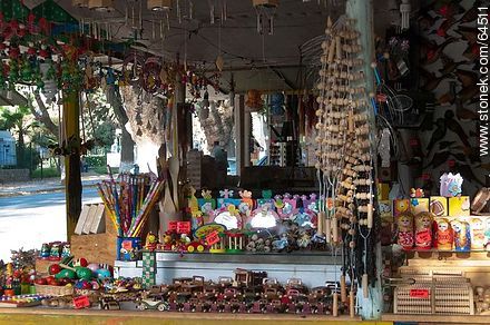 Venta de artesanías en la Plaza de Armas - Chile - Otros AMÉRICA del SUR. Foto No. 64511