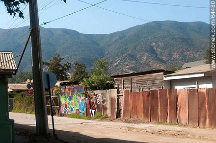 Calle de tierra, muros de chapa - Chile - Otros AMÉRICA del SUR. Foto No. 64480