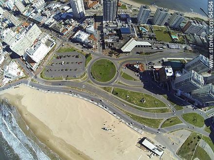 Overhead view of the roundabout at Parada 1. Terminal bus. - Punta del Este and its near resorts - URUGUAY. Photo #64564