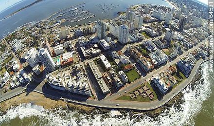 Foto aérea de la Península - Punta del Este y balnearios cercanos - URUGUAY. Foto No. 64531
