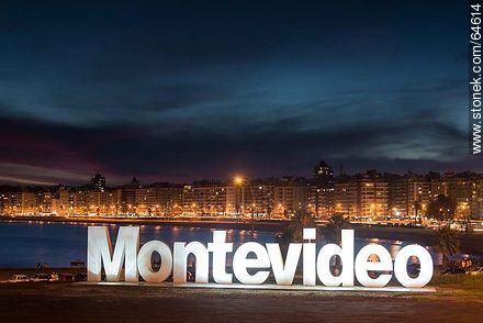 Letras de Montevideo con vista a la playa Pocitos - Departamento de Montevideo - URUGUAY. Foto No. 64614