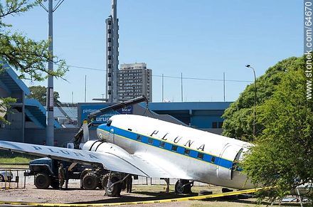 Refurbishing a Pluna Boeing DC-3 airplane - Department of Montevideo - URUGUAY. Photo #64670