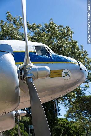 Restauración de un avión Boeing DC-3 de Pluna - Departamento de Montevideo - URUGUAY. Foto No. 64659