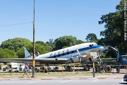 Restauración de un avión Boeing DC-3 de Pluna - Departamento de Montevideo - URUGUAY. Foto No. 64642