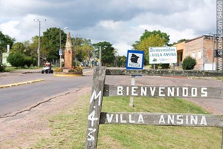 Villa Ansina sobre ruta 26 - Departamento de Tacuarembó - URUGUAY. Foto No. 64690