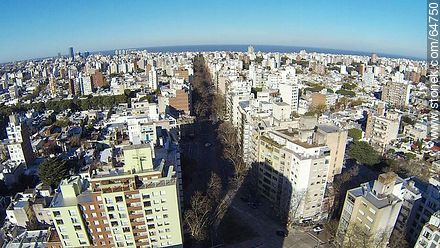 Foto aérea de la Avenida Brasil - Departamento de Montevideo - URUGUAY. Foto No. 64750