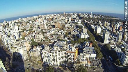 Vista aérea de Bulevar Artigas al sur desde la calle Pte. Gestido - Departamento de Montevideo - URUGUAY. Foto No. 64748