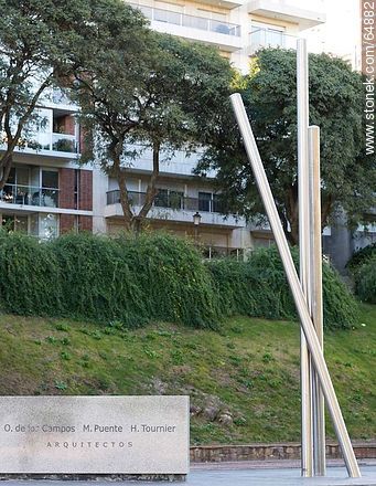 Homenaje a los arquitectos Campos, Puente y Tournier en Bulevar Artigas y Sarmiento - Departamento de Montevideo - URUGUAY. Foto No. 64882