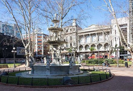 Fountain in Plaza Constitución - Department of Montevideo - URUGUAY. Photo #64842