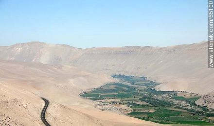 Valle de Lluta desde la altura. Ruta 11 serpenteando los Andes - Chile - Otros AMÉRICA del SUR. Foto No. 65100