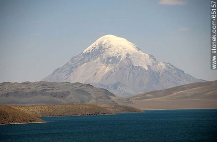 Lago Chungará. Volcán Sajama en Bolivia - Chile - Otros AMÉRICA del SUR. Foto No. 65157