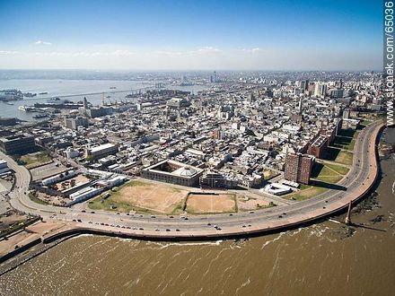 Foto aérea de la Ciudad Vieja - Departamento de Montevideo - URUGUAY. Foto No. 65036
