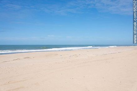 Playa desierta -  - IMÁGENES VARIAS. Foto No. 65252
