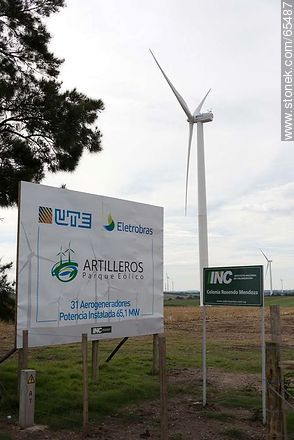 Parque eólico Artilleros - Departamento de Colonia - URUGUAY. Foto No. 65487