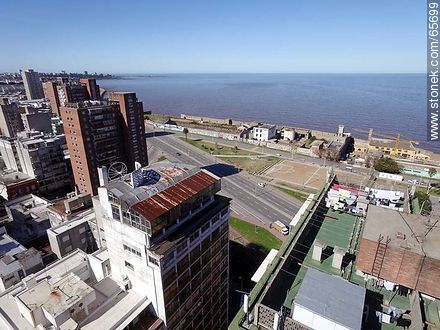 Vista aérea desde la calle Florida - Departamento de Montevideo - URUGUAY. Foto No. 65699