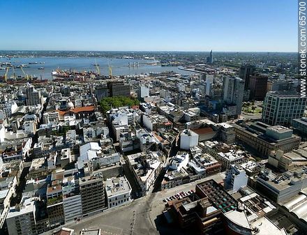 Vista aérea de la Ciudad Vieja - Departamento de Montevideo - URUGUAY. Foto No. 65700