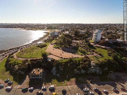 Vista aérea de la plaza Virgilio - Departamento de Montevideo - URUGUAY. Foto No. 65707