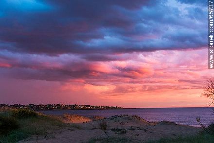 Pink clouds at dusk. Punta Colorada - Department of Maldonado - URUGUAY. Photo #65737