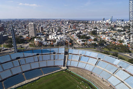 Vista aérea de sectores de las tribunas Amsterdam y Olímpica del estadio Centenario - Departamento de Montevideo - URUGUAY. Foto No. 66064