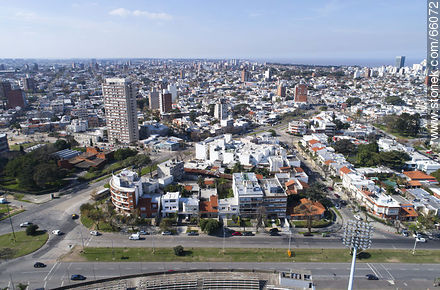 Vista aérea de las avenidas Alfredo Navarro y Ricaldoni - Departamento de Montevideo - URUGUAY. Foto No. 66072