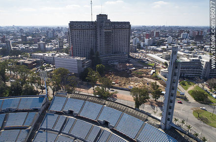 Vista aérea de un sector de las tribunas Olímpica y Colombes, el hospital de Clínicas - Departamento de Montevideo - URUGUAY. Foto No. 66077